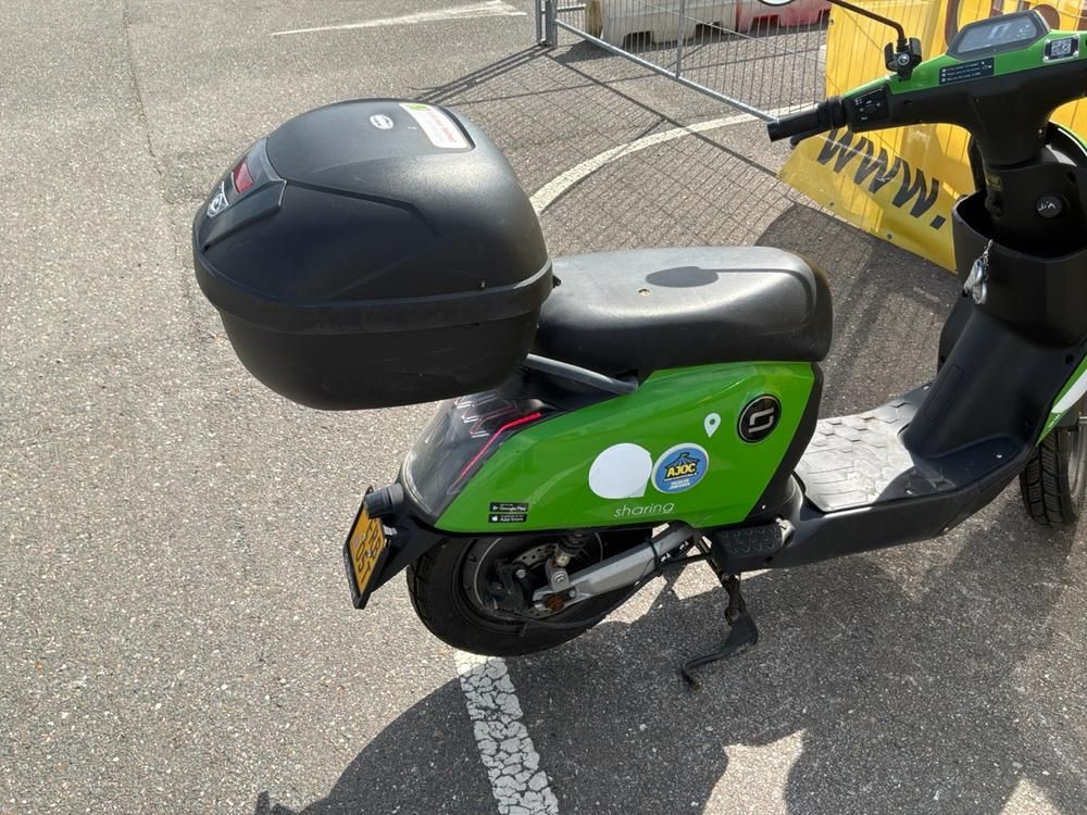 Super SOCO CUx Electric Scooter