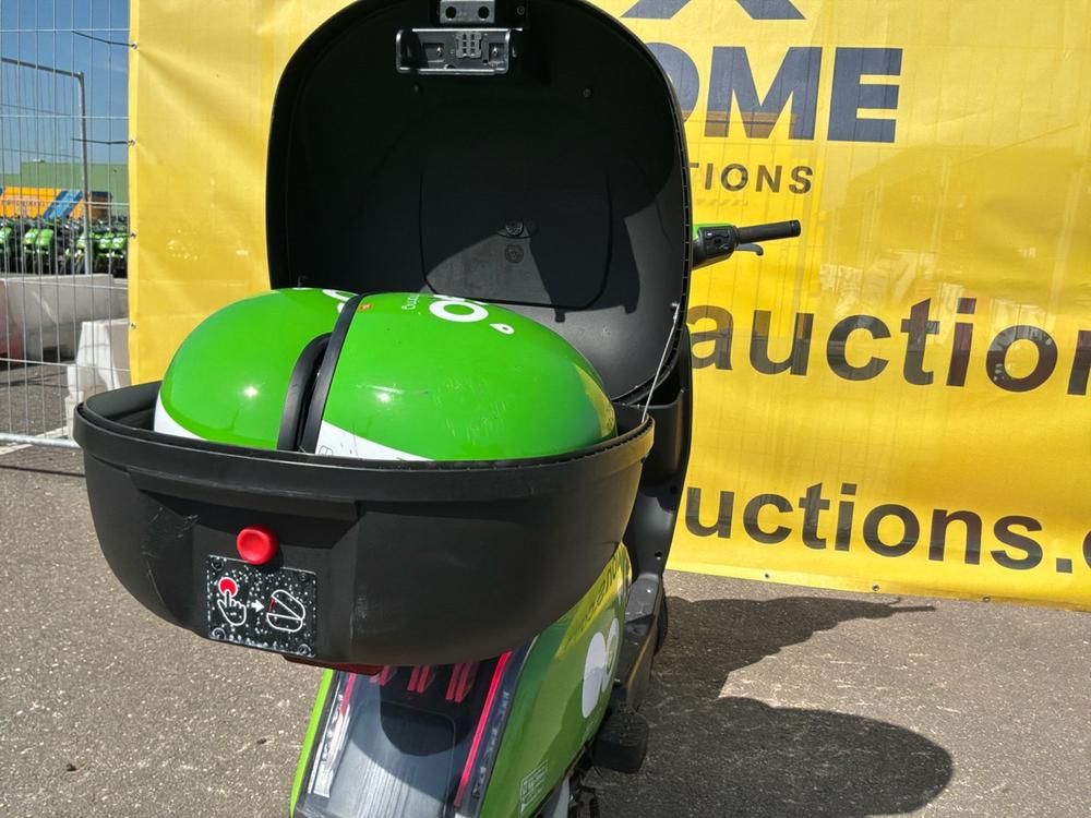 Super SOCO CUx Electric Scooter