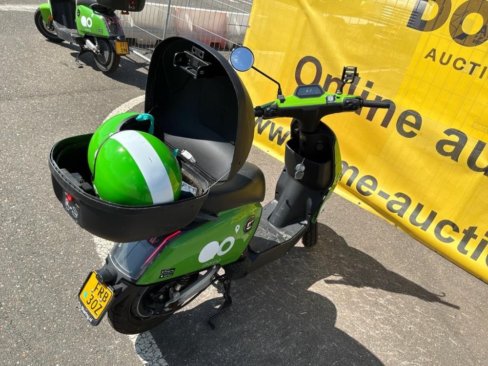 Super SOCO CUx Electric Scooter