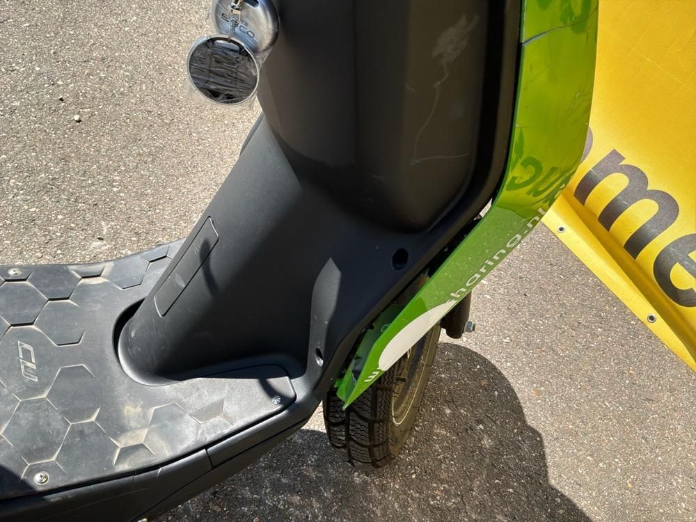 Super SOCO CUx Electric Scooter