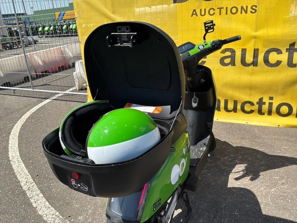 Super SOCO CUx Electric Scooter
