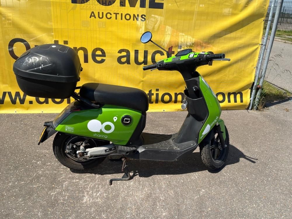 Super SOCO CUx Electric Scooter