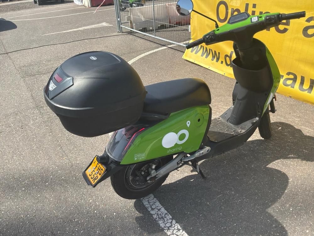 Super SOCO CUx Electric Scooter