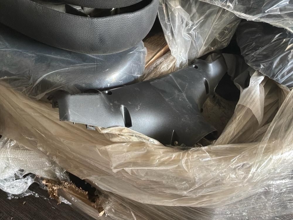 Super Soco Cux Stock of spare parts oa side and steering wheel covers, fenders, supports (8 pallets)