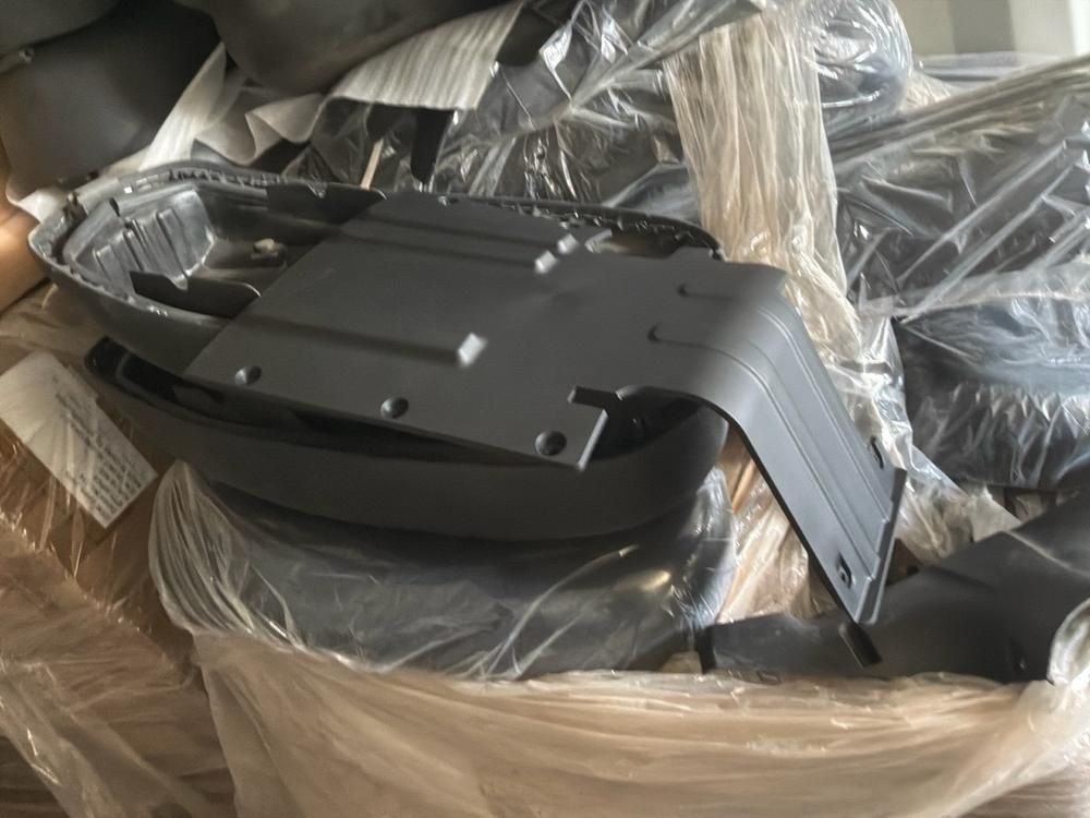 Super Soco Cux Stock of spare parts oa side and steering wheel covers, fenders, supports (8 pallets)