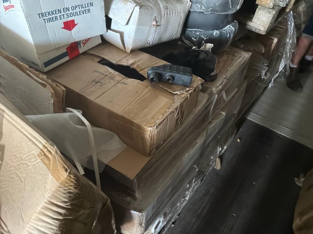 Super Soco Cux Stock of spare parts oa side and steering wheel covers, fenders, supports (8 pallets)
