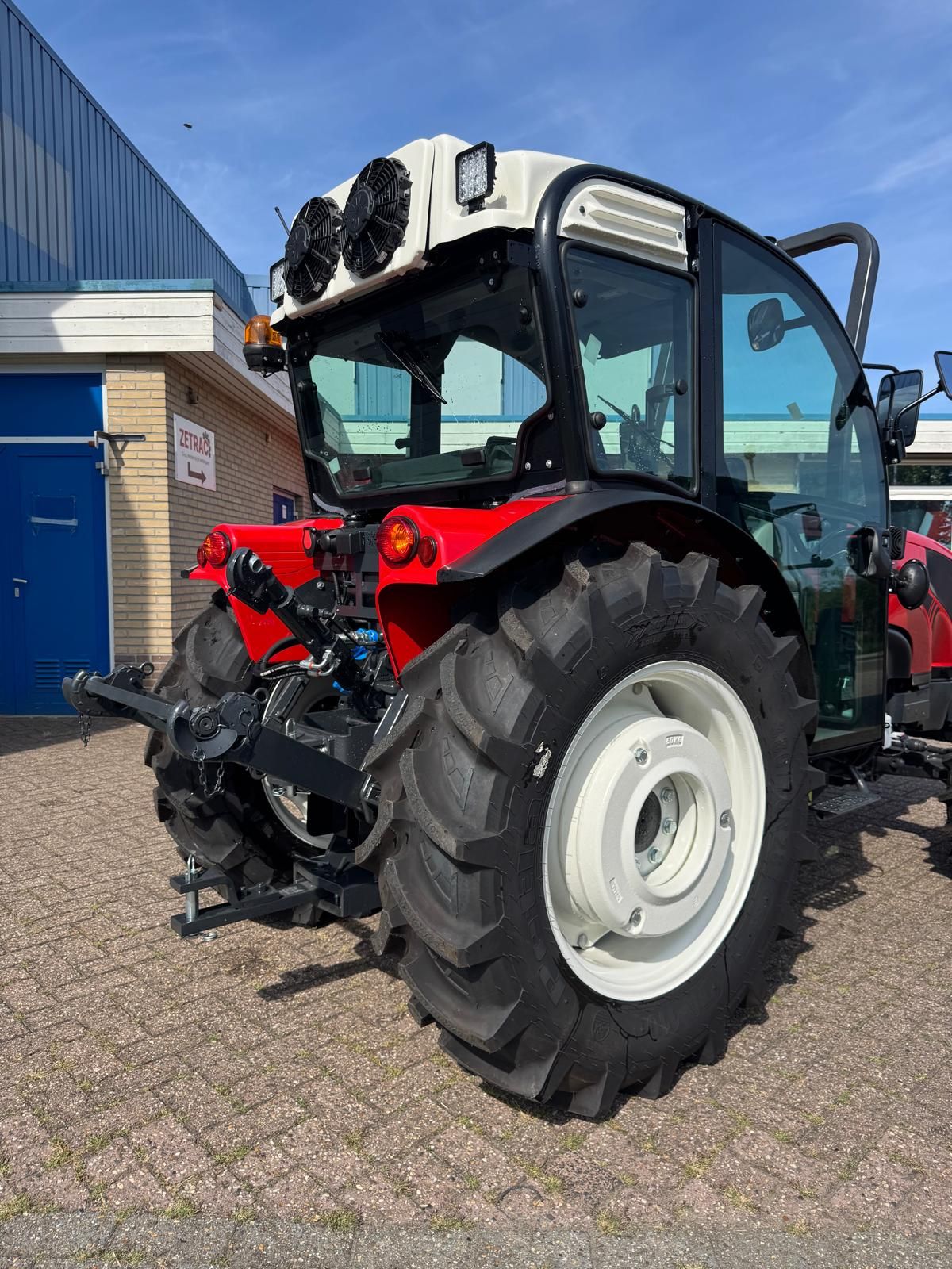 ARMATRAC 804 FG