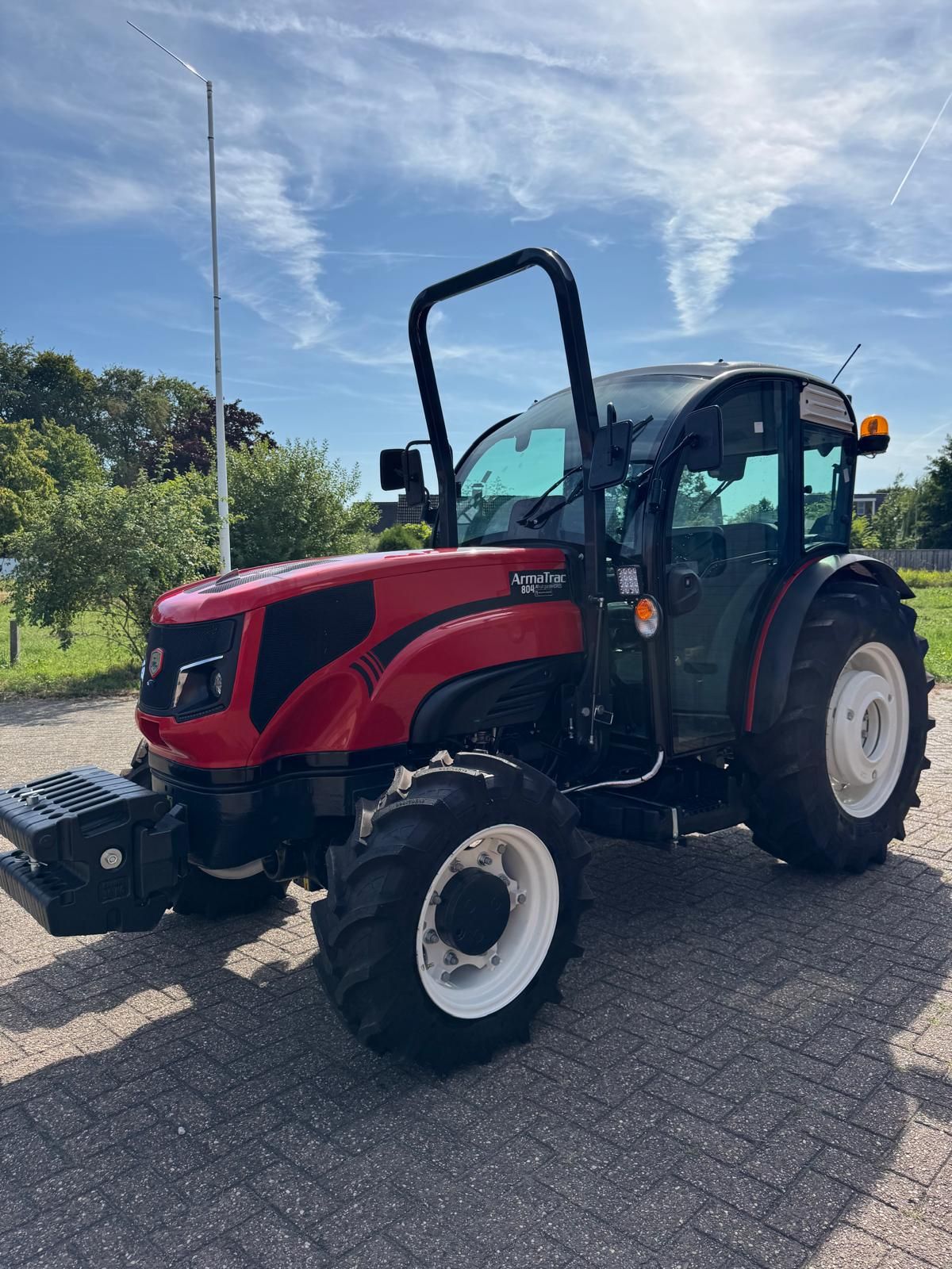 ARMATRAC 804 FG