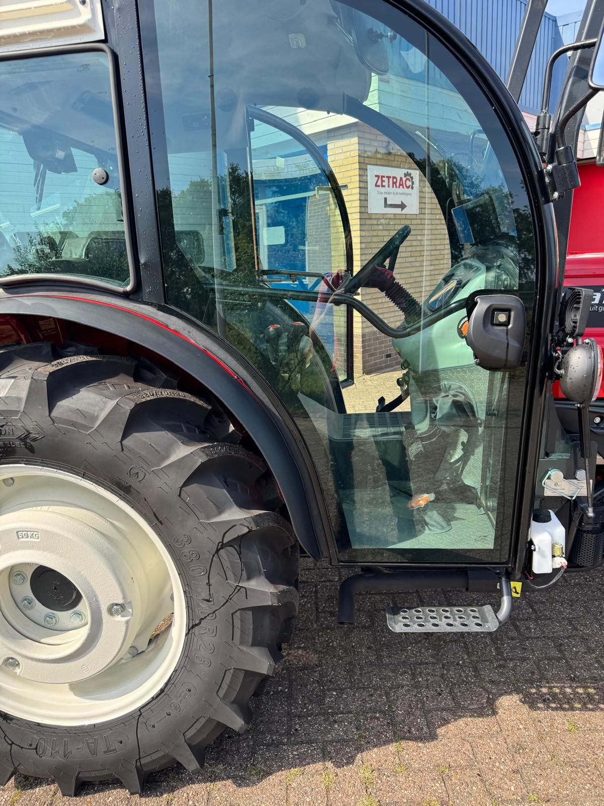 ARMATRAC 804 FG