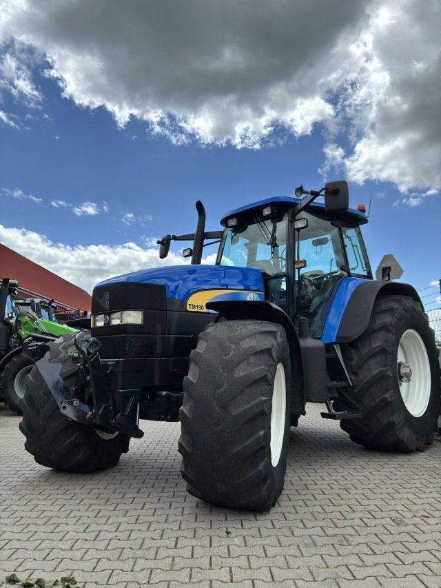New Holland TM190