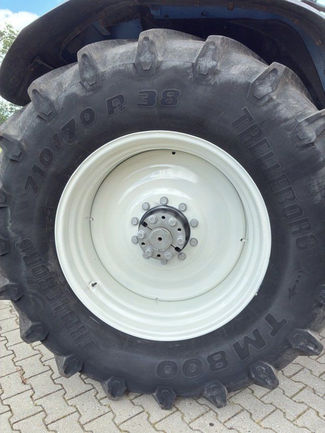 New Holland TM190