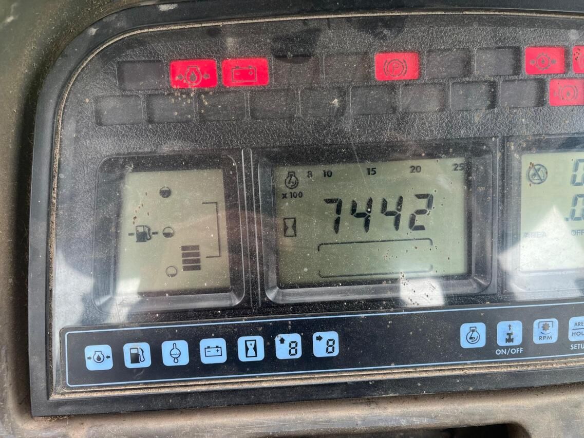 New Holland TM190