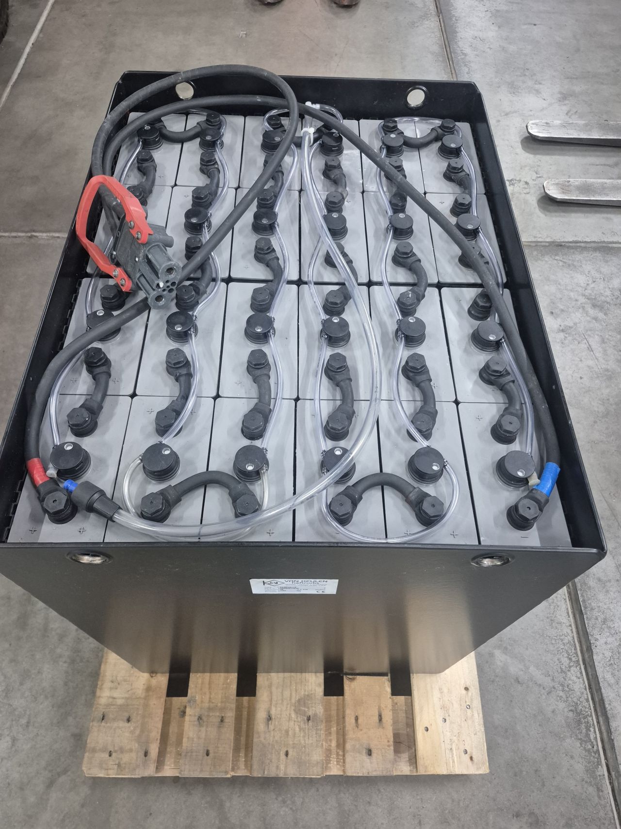 Tractie accu 48/775 met testrapport 95% restcapaciteit.