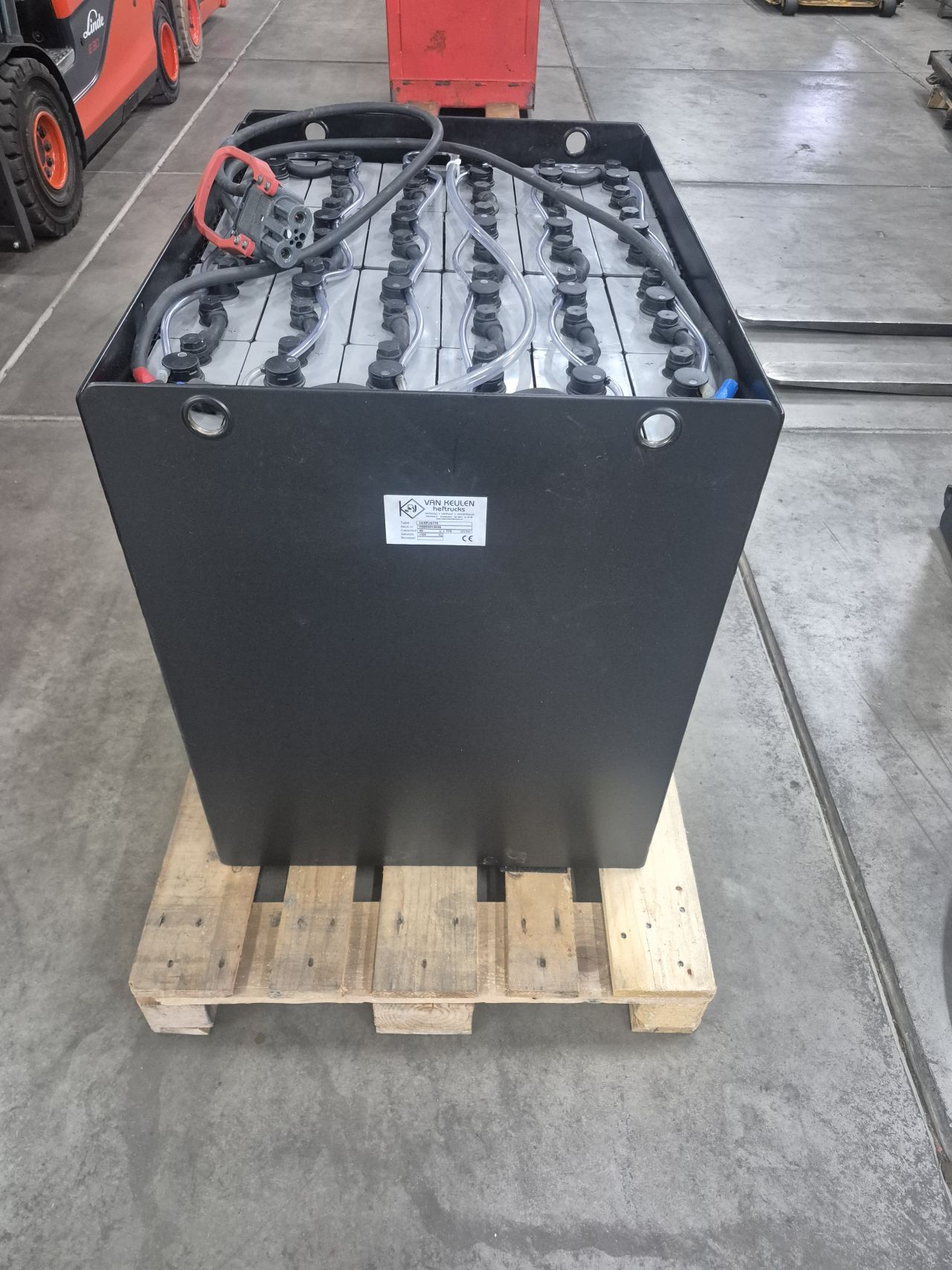 Tractie accu 48/775 met testrapport 95% restcapaciteit.