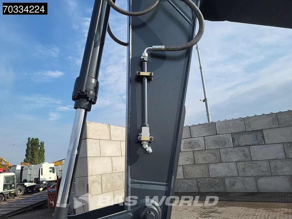Hyundai R210