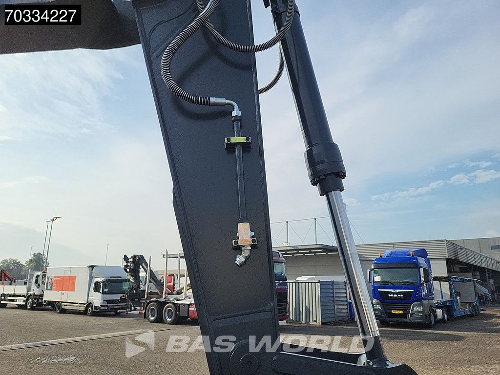 Hyundai R210