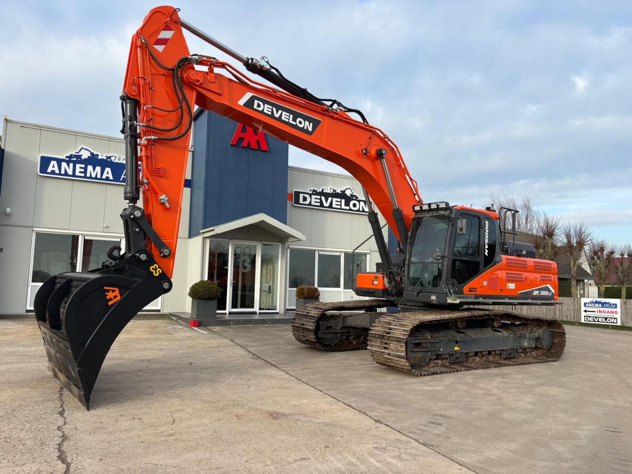 Develon DX300LC-7