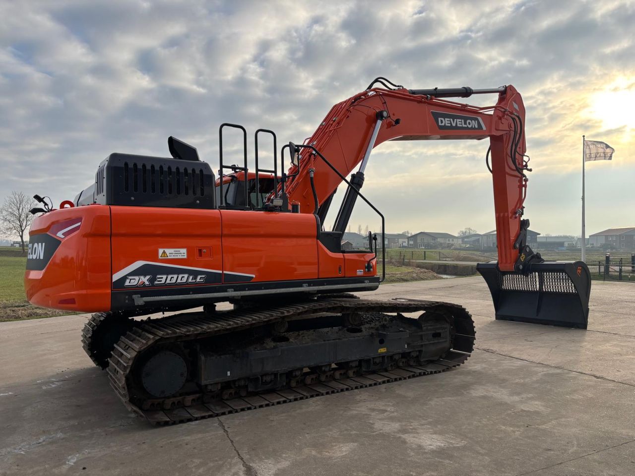 Develon DX300LC-7