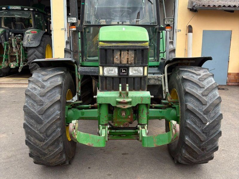 John Deere 6800