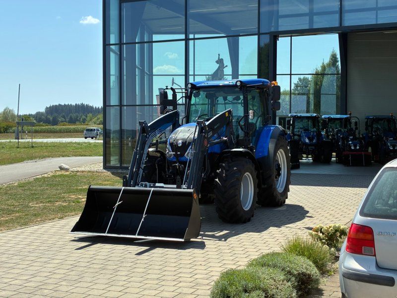 New Holland T5.100S mit Frontlader