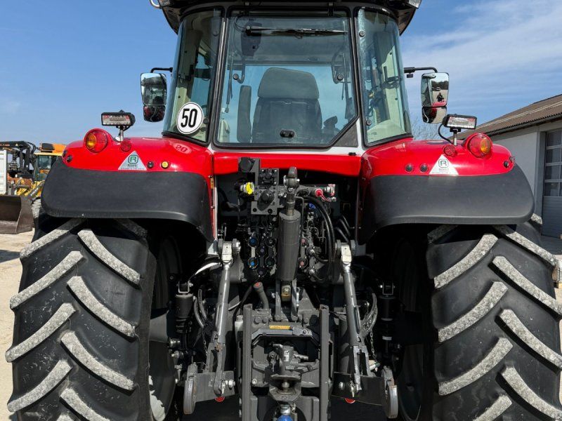 Massey Ferguson 7S.210