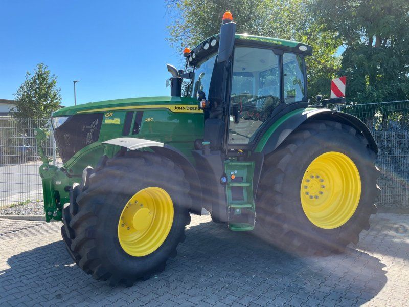 John Deere 6R 250