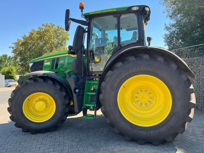 John Deere 6R 250