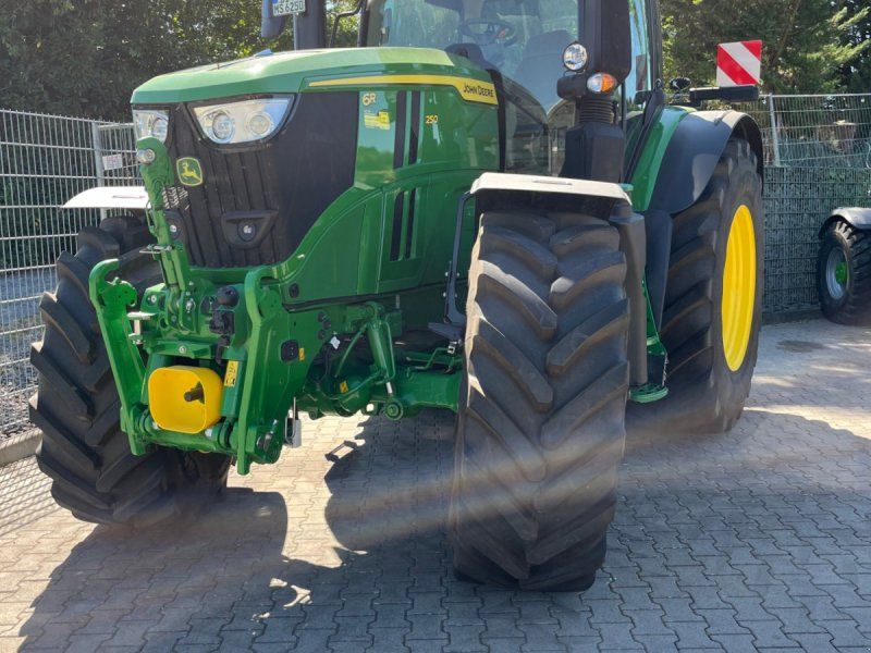John Deere 6R 250