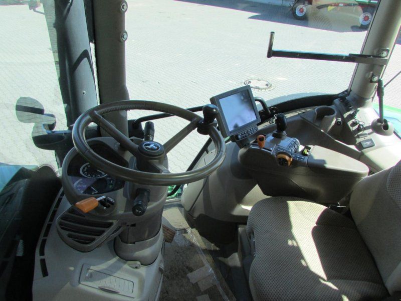John Deere 6215R AP40