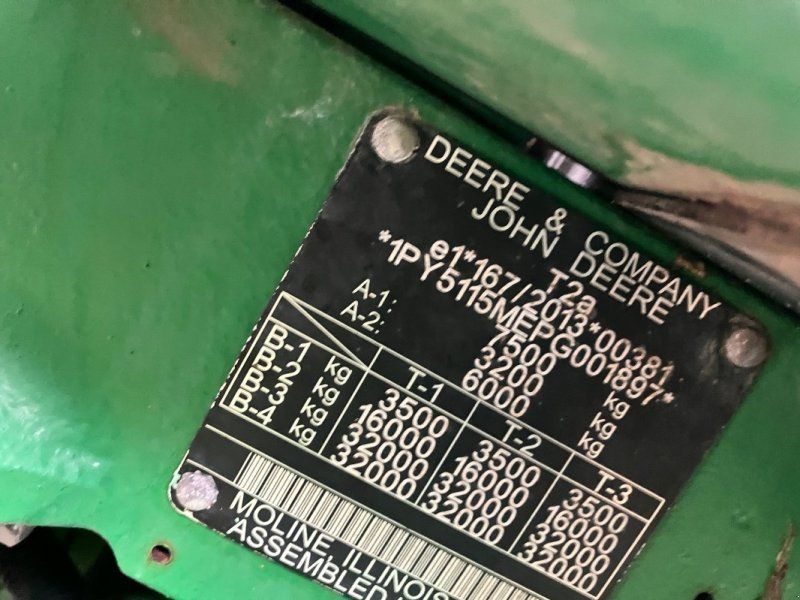 John Deere 5115M