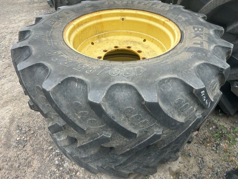 BKT 420/85R28 Agrimax RT855