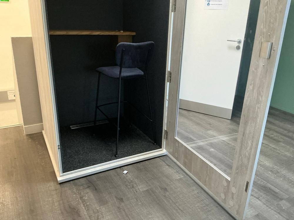 Individual Soundproof Booth
