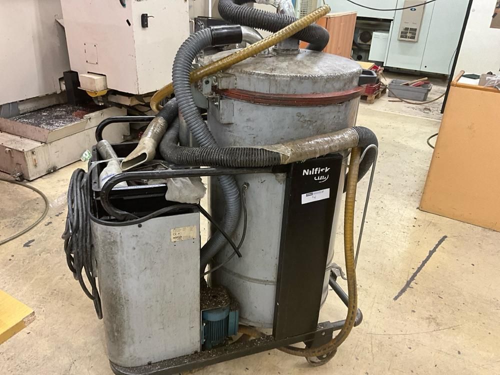 NILFISK ECO-OIL 22 Oil Vacuum Cleaner with Filter