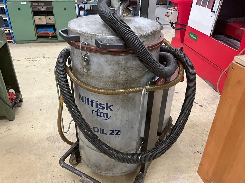 NILFISK ECO-OIL 22 Oil Vacuum Cleaner with Filter