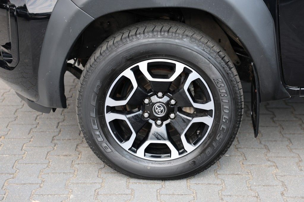 Toyota Hilux 2.8 D-4D DUBBEL CABIN PROFESSIONAL A/T 2 ZITS VAN 4WD