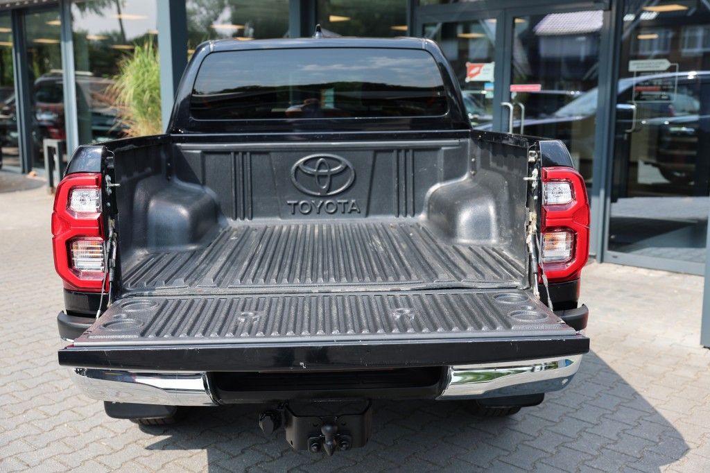 Toyota Hilux 2.8 D-4D DUBBEL CABIN PROFESSIONAL A/T 2 ZITS VAN 4WD