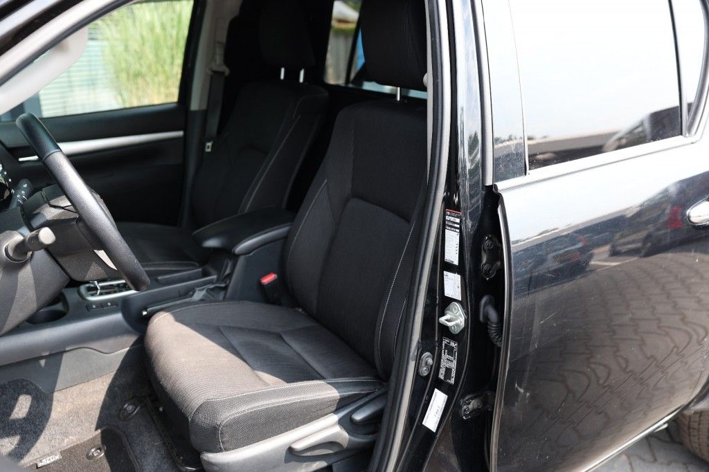 Toyota Hilux 2.8 D-4D DUBBEL CABIN PROFESSIONAL A/T 2 ZITS VAN 4WD