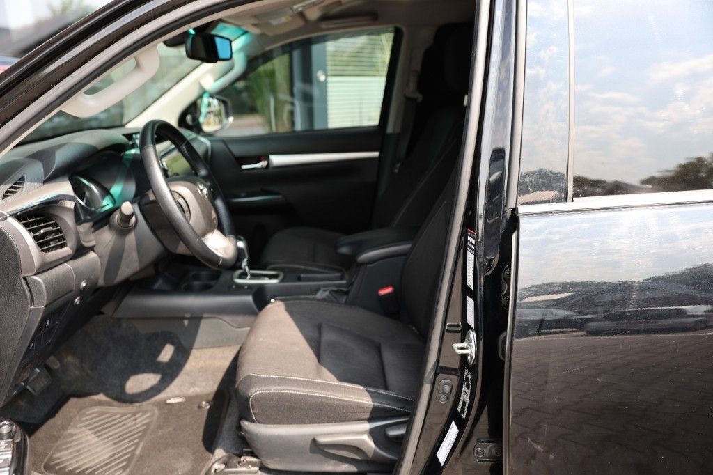 Toyota Hilux 2.8 D-4D DUBBEL CABIN PROFESSIONAL A/T 2 ZITS VAN 4WD