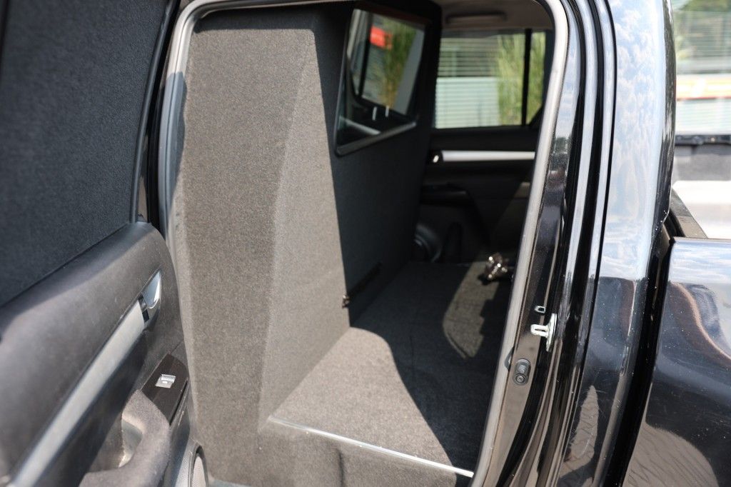 Toyota Hilux 2.8 D-4D DUBBEL CABIN PROFESSIONAL A/T 2 ZITS VAN 4WD