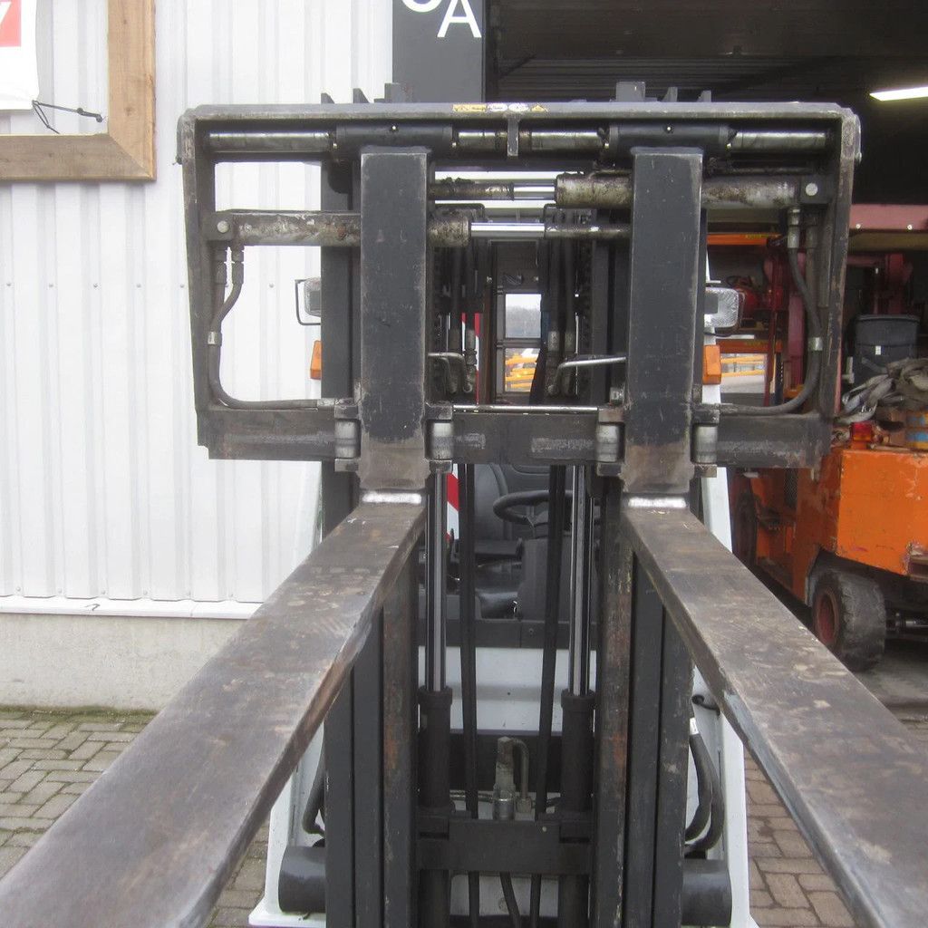 Nissan Heftruck L16Q, elek., triplex, side shift, vorkverstelling.