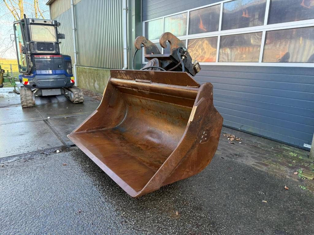 4 Different tiltbucket / kantelbak / Schwenklöffel