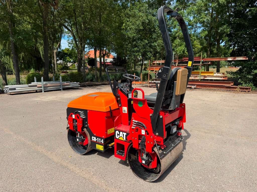 CAT CB 114 - Only 200 hours!