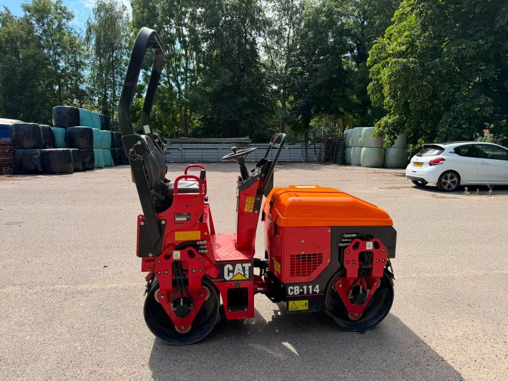 CAT CB 114 - Only 200 hours!