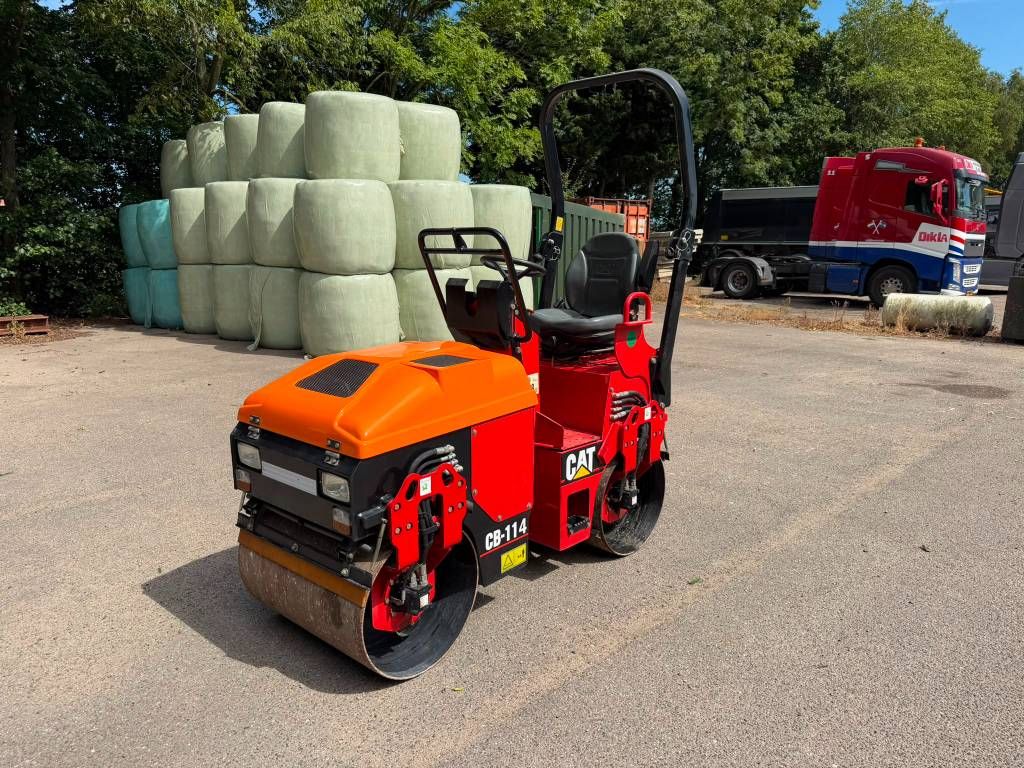 CAT CB 114 - Only 200 hours!