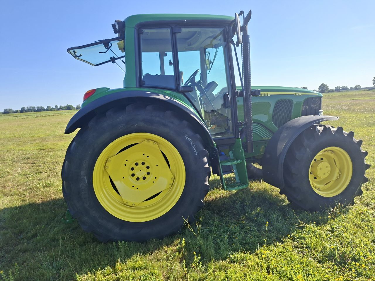 John Deere 6120