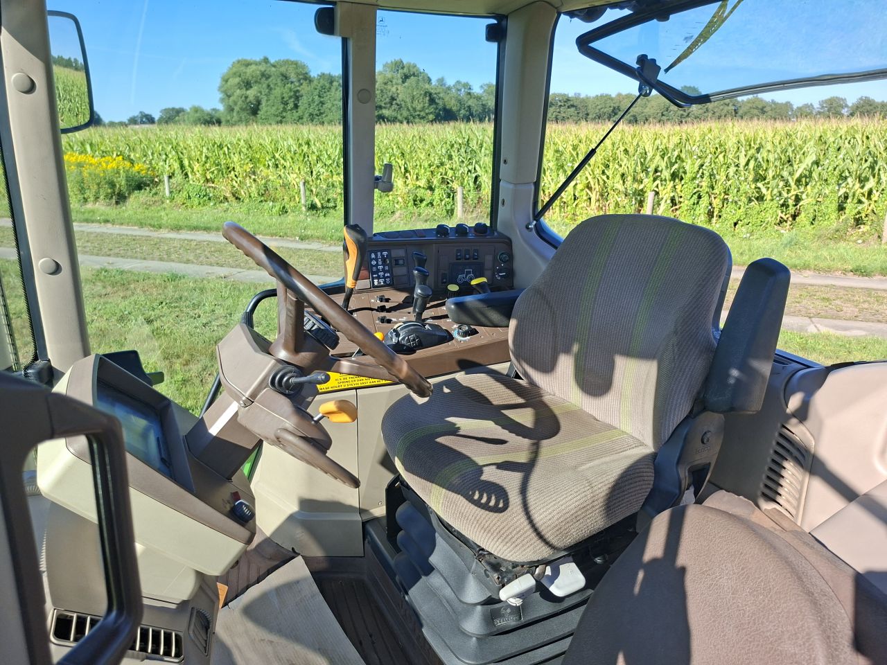 John Deere 6120