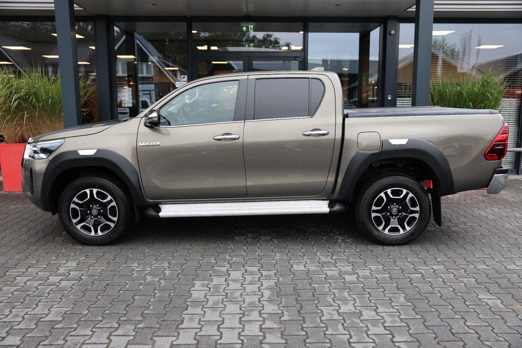 Toyota Hilux 2.8 D-4D DUBBEL CABIN EXECUTIVE A/T 2 ZITS 4WD VAN