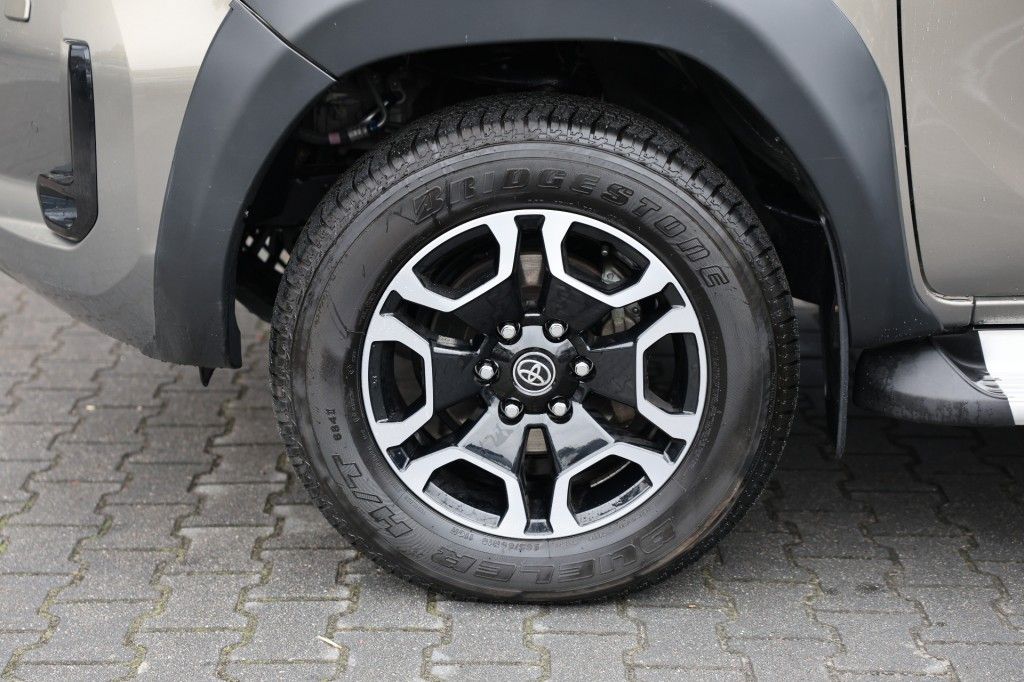 Toyota Hilux 2.8 D-4D DUBBEL CABIN EXECUTIVE A/T 2 ZITS 4WD VAN