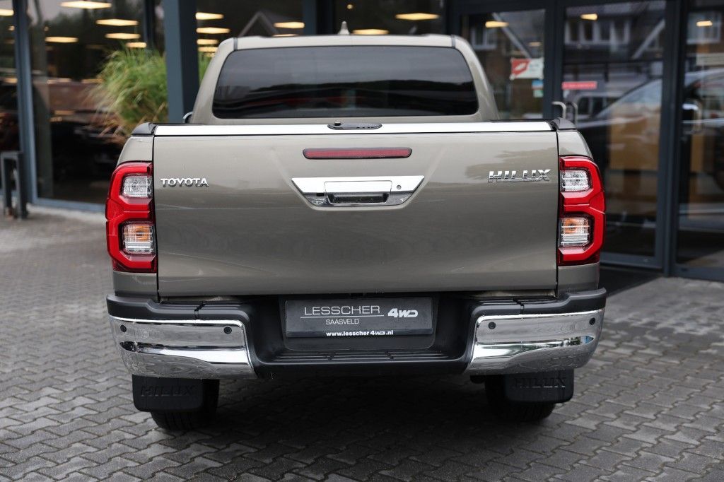 Toyota Hilux 2.8 D-4D DUBBEL CABIN EXECUTIVE A/T 2 ZITS 4WD VAN