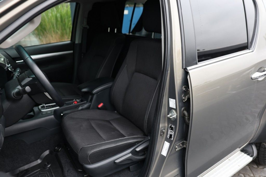 Toyota Hilux 2.8 D-4D DUBBEL CABIN EXECUTIVE A/T 2 ZITS 4WD VAN